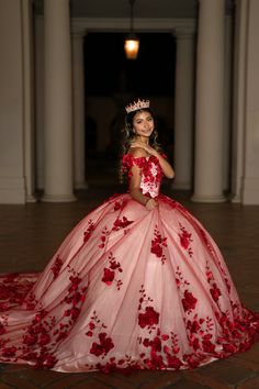 Quince Stuff, Quince Themes, Red Quince, Quinceanera Photoshoot, Dresses Burgundy