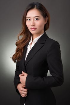 Business Woman Photography Poses, Corporate Poses For Ladies, Corporate Headshots Women Poses Studio, Woman Corporate Portrait, Corporate Poses Women, Man In Suit Portrait, Corporate Portrait Women, Professional Headshots Women Business Corporate Portrait, Asian Business Women