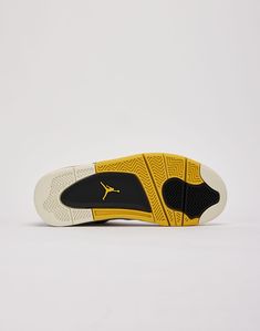 The Air Jordan 4 makes a triumphant return with a revitalized "Vivid Sulfur" paint job. The pristine white leather upper sets the stage for vibrant accents of "Vivid Sulfur" and "Anthracite," paying homage to the design heritage rooted in '80s basketball culture. Leather upper TPU mesh windows TPU "wings" overlays Trad 80s Basketball, Jordan Air, Jordan 4 Retro, Womens Jordans, Air Jordan 4 Retro, Air Jordan 4, Paint Job, White Leather, Air Jordan