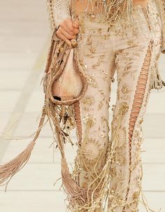 SS2011 Roberto Cavalli Moda China, Oh My Goddess, Casual Chique, Mode Boho, Bohol, Hippie Chic, Inspiration Mode, Bohemian Chic