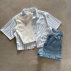 Crop Top And Denim Shorts, Minimal Gold Jewelry, Outfits Retro, Crop Tank Top, Modest Fashion Outfits, Casual Tank Tops, Sleeveless Vest, Kpop Outfits, Casual Style Outfits