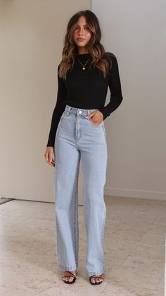 2024 Fall Winter Fashion, Simple And Chic Outfits, September Outfits Going Out, Light Jeans Outfit Fall, 30s Wardrobe, Black Long Sleeve Outfit, Ootd Casual Chic, Jeans Outfit Fall, Long Sleeve Outfits