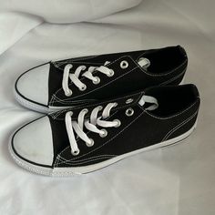 Nwt Airwalk “Converse Like” Flat Ankle Height Canvas Shoes Airwalk Shoes, Shoes Air, Shoes Color, Canvas Shoes, Athletic Shoes, Converse, Walking, Women Shoes, Canvas