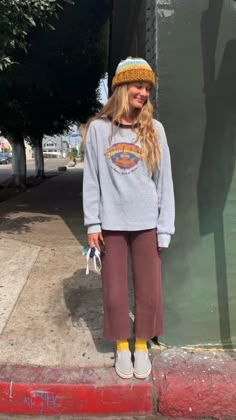 Teva Remember Outfit, Free Spirit Clothing Aesthetic, October 2023 Outfits, Comfy 70s Outfit, La Fashion 2023, Quirky Spring Outfits, Granola Layering Outfits, Thrifted Granola Outfits, Spring Granola Girl Outfits