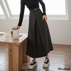 Olivia Mark - Elegant Mid-Rise Skirt with Long Flowing Design Elegant Wrap Dress, Fitted Maxi Dress, Sleeveless Gown, Dance Skirt, Elegant Skirt, Types Of Skirts, Olivia Mark, Leisure Wear, Flare Skirt