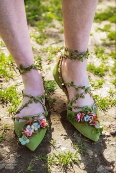 Woodland Fairy Shoes, Ren Faire Fairy Accessories, Medieval Fairy Aesthetic, Fairy Shoes Diy, Ren Faire Shoes, Fairycore Diy, Vine Shoes, Fairy Boots