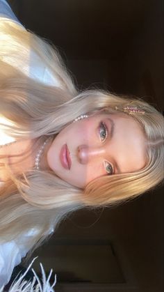 Ethereal Romantic Makeup, Coquette Old Money, Golden Hour Aesthetic, Hoco 2024, Feminine Makeup, Pale Makeup, Preppy Makeup, Romantic Makeup, Light Makeup Looks