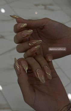 Golden Birthday Nail Ideas, Black Gold Chrome Nails, Trendy Dark Nails, Dune Inspired Nails, Rave Nail Ideas, Neutral Gold Nails, Nude Nails Design 2024, Almond Nails Neutral Colors, Dune Nails