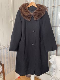 Overcoat Woman, Vintage Outerwear, Coat With Fur, Black Wool Coat, Women Overcoat, Vintage Fur, Boho Vintage, Vintage Coat, Mink Fur