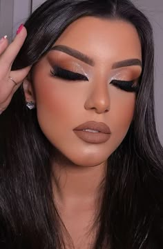 Makeup Looks Full Glam, Full Glam Makeup Looks, Red Lipstick Makeup Looks, Full Glam Makeup, Evening Eye Makeup, Round Face Makeup, Makeup Is Life, Beauty Natural Products