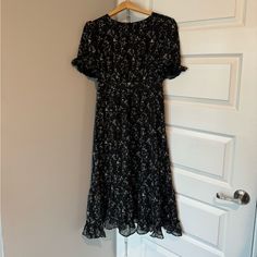 Nwot Size M Black A-line Maxi Dress For Brunch, Light Blue Shorts, Hi Low Dresses, Silk Print Dress, Sweater Material, Green Silk, Black Cream, Dresses Xs, Chiffon Dress