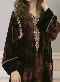 Velvet Suits Design, Velvet Kameez, Velvet Dresses Outfit, Velvet Suit Design, Mehndi Outfits, Winter Suits, Shirt Trouser