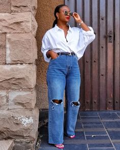 Smart Casual Blue Jeans, Blue Shirt Jeans Outfit Woman, White Shirt And Mom Jeans Outfit, Blue Denim And White Outfit, Jeans And Dress Shirt Outfit Woman, White Button Shirt And Jeans Outfit, Oversized White Shirt With Jeans, Denim Jeans And White Shirt Outfit, Denim And Shirt Outfit Women