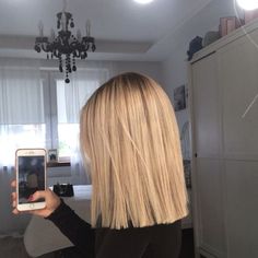 Straight Shoulder Length Hair Blonde, Blonde Hair Inspiration Short, Short Blonde Hair Aesthetic, Blonde Dyed Hair, Hair Color Ideas Trendy, Bob Haircut Blonde, Blonde Long Bob, Hair Style Girl, How To Grow Hair