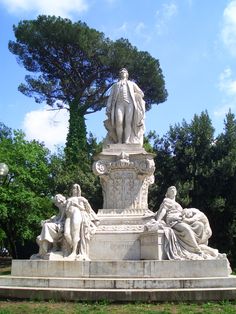 a statue in the middle of a park