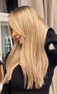 #blondehairstyles #blondebalayage #blondehaircolor #airtouchbalayage #airtouch #shatush #hairstyles #haircolor #hairgoals #hairtutorials #hairvideo Live In Blonde Hair, Blonde Airtouch, Hair Advertising, Bronde Hair, Blonde Balayage, Blonde Hair Color, Hair Colors, Hair Videos, Hair Goals