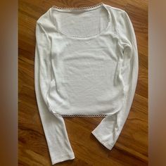 Great Condition Never Worn Brandy Melville Tops Long Sleeve, Brandy Melville Winter, Brandy Clothes, White Long Sleeve Tops, Tops Brandy Melville, Cozy Clothes