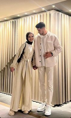 There you found a special clothes with an elegant design . Estilo Hijab, Couple Pic, Muslim Couple, Muslim Couple Photography, Classy Couple, Muslim Outfits Casual, Hijab Aesthetic, Muslim Men, Hijabi Fashion Casual