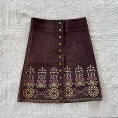 70s Vintage Brown/ Purple Suede Skirt. 100% Real Leather. Button Down Skirt. Gold, Purple, And White Embroidery. Perfect Condition. Bought In Argentina. 100% Polyester Care On Reverse. One Of A Kind Hippie Skirt. Nwot Brand : Arden B Tag Says Size 1 #1of1 #Vintage #Embroidery #Suede #70s Stunning 70s Vintage Brown Purple Suede Skirt. 100% Real Leather. Button Down Skirt. Gold, Purple, And White Embroidery. Perfect Condition. Bought In Argentina. 100% Polyester Care On Reverse. One Of A Kind Hipp Vintage Brown Lined Mini Skirt, Vintage Brown Skirt With Buttons, Retro Brown Skirt With Button Closure, Vintage Purple Lined Skirt, Retro Mini Skirt With Button Closure, Vintage Purple Skirt For Spring, Vintage Mini Skirt With Buttons, Vintage Buttoned Mini Skirt, 70s Hippie Fashion