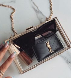 Trendy Rectangular Evening Bag For Night Out, Trendy Rectangular Bag For Night Out, Modern Rectangular Clutch For Night Out, Modern Rectangular Evening Bag For Night Out, Clutch Outfit, Purse Aesthetic, Transparent Clutch, Purse Outfit, Clear Clutch