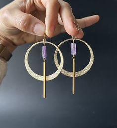 Gorgeous light weight large gold hoops with 100% real Amethyst stones. 14k yellow gold plated or 18k white gold plated lightweight hoops. Perfect boho chic look and February birthday gifts! Regular hoops- texture ridges  Hammered hoops- beautiful rustic hand hammered detailing. Please see photo. 💜Amethyst crystals are potent stones to aid healing and they bring intense spiritual growth.      ♥ Increases nobility ♥ Spiritual awareness ♥ Psychic abilities ♥ Inner peace and healing ♥ Healing of bo Large Gold Hoop Earrings, Lingot D'or, Raw Stone Earring, Raw Amethyst, Crystal Hoop Earrings, Hammered Gold, Amethyst Earrings, Gold Bar, Modern Earrings