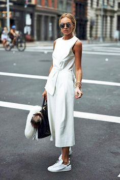 Photo via: Nina Suess Blogger Nina Suess is spring-ready in a chic statement tie-front culotte jumpsuit, mirrored Dior shades and Adidas Stan Smith sneakers. We can't help but love how her embroidered Couture Dior, Casual Chique Stijl, Culotte Jumpsuit, All White Outfit, Fashion Blogger Style, White Jumpsuit, Business Outfit