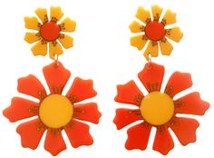 Big orange and yellow flower power bloom earrings! Posts are stainless steel coated in 18kt gold Nickel free 2 1/2 tall 1 1/2 wide Extra lightweight. 70s Accessories Jewelry, 70s Accessories, 70s Orange, Fleur Orange, Hippie Flowers, Groovy Retro, Vintage Hippie, Colorful Earrings, Moda Vintage