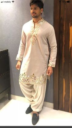 Patiyala Kurta For Men, Kurta And Dhoti For Men, Mehendi Kurta For Men, Mehendi Outfits For Men, Embroidery Kurta For Men, Sherwani Designs For Groom, India Fashion Men