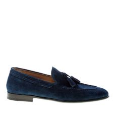 StrikeCalzature Web Luxury Shoes Store Calzature Uomo / Men Shoes Calzature Donna / Women Shoes I nostri Marchi / Our Brands MARINI men shoes Blue suede made in Italy almond toe loafer with tassels       MARINI Marini scarpe uomo Mocassino artigianale in camoscio blu con nappine e vaschetta cucita sulla punta. Suola in cuoio flessibile Made in Italy Modello: 2428 VELOURBLU Collezione: Primavera-Estate Prezzo di listino: Euro 270   Marini men shoes Blue suede made in Italy almond toe loafer with Navy Suede Loafers For Formal Occasions, Blue Classic Wingtip Tassel Loafers, Classic Blue Wingtip Tassel Loafers, Blue Suede Slip-on Tassel Loafers, Blue Suede Tassel Loafers With Round Toe, Shoes Store, Shoes Blue, Blue Suede, Shoe Store