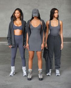 Lounge Wear Ideas, Athleisure Photoshoot, Women Fitness Photography, Grey Outfits, Denim Photoshoot, Sports Wear Fashion, Athleisure Brands