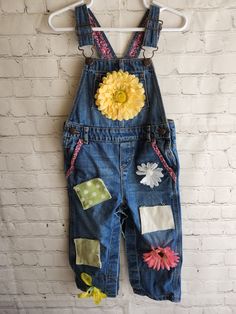 Soze24 months. Jean material with metal closures. Embellished with flowers and patches. Great for costume or everyday wear Spring Playtime Overalls With Bib Front, Spring Playtime Overalls, Playful Overalls With Pockets For Spring, Playful Spring Overalls With Pockets, Scarecrow Costume, Kids Overalls, Jeans Overall, Toddler Jeans, Jean Material