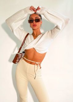 Kesor Cropped Sweater - White Cold Hands, Sweater White, White Sweaters, Cropped Sweater, Black Heels, White Jeans, Knot, Jeans Size, Knitwear