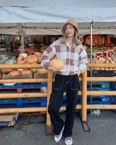 pumpkin patch outfit ideas Cute Pumpkin Patch Outfits, Pumpkin Patch Outfit Ideas, Pumpkin Patch Date, Pumpkin Patch Outfits, Stylish Photoshoot, Pumpkin Patch Photoshoot, Best Pumpkin Patches