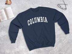 Columbia (SC) College Style Sweatshirt (Unisex) --- - This soft sweatshirt has a loose fit for a comfortable feel - Durable print - Loose fit - 50% Cotton; 50% Polyester (fibre content may vary for different colors) - Runs true to size --- Thanks for visiting our store! --- Shipped from our partner in the US --- You can find even more sweatshirts here: https://www.etsy.com/shop/lukassfr North Carolina Colleges, Montauk New York, College Crewneck Sweatshirts, Colorado College, Style College, Style Sweatshirt, College Sweatshirt, College Style, Color Run