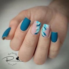 Spring blue nails are one of the most popular mani colors of the season. Blue is particularly rich in meaning, representing depth, calmness, and nobility. Unghie Sfumate, Milky Nails, Colorful Nails, Floral Nails, Fancy Nails, Best Acrylic Nails