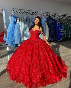 Dresses Quinceanera Red, Red Quinceanera Ideas, Red Quinceanera Dress, Dresses Glitter, Quinceanera Themes Dresses, Sweet 15 Dresses