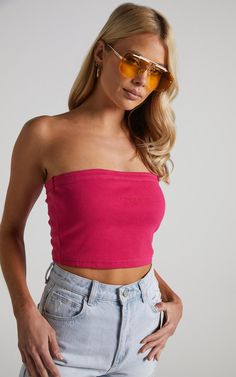 Instantly level up any weekend look with Abrand’s A Heather Bandeau in Super Pink! Made in a shocking pink shade and with a sporty ribbed finish, this cropped bandeau top is giving early to mid 2000s - and we’re not mad about it. Wear it with your fave straight-leg jeans, sneakers and other colourful extras for an easy but cute finish!Product Details Embroidered tonal logo on chestStrapless necklineFitted bandeau styleCropped lengthRibbed finishSize & FitStudio model is wearing size S / 8 AU / 4 Bandeau Outfit, Basic Black Dress, Spring Maxi Dress, Bachelorette Dress, Neon Outfits, Summer Vacation Outfits, Navy Bridesmaid Dresses, Long Sleeve Knit Dress, Spring Capsule Wardrobe