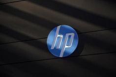 the hp logo is shown on a wall