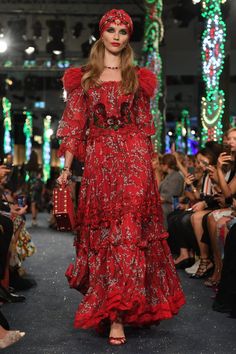 Dolce & Gabbana Dubai show Long Frocks Pakistani, Frocks Pakistani, Dubai Fashion Week, Dubai Trip, Champagne Taste, Celebrity Fashion Trends, Long Frocks, Summer Fashion Dresses, Dubai Fashion