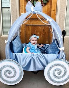 Last Minute Couples Halloween Costumes, Wagon Halloween Costumes, Diy Family Halloween Costumes, Wagon Costume, Kids Outfit Ideas, Outfit Ideas Halloween, Creative Costume Ideas