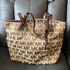 Authentic Good Condition 17 X 11 X 5 Michael Kors Mercer, Michael Kors Selma, Large Leather Tote Bag, Michael Kors Tote Bags, Bags Michael Kors, Large Leather Tote, Monogram Tote, Brown Leather Strap, Black Tote