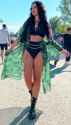 Thick Body Rave Outfits, Tropical Rave Outfit, Rave Outfits For Curvy Women, Edm Outfits Rave Casual, Music Festival Outfits Aesthetic, Mid Size Rave Outfits, Beyond Wonderland Outfit Rave Ideas, Diy Rave Outfits Ideas