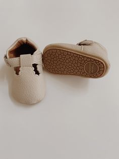 These adorable and soft little crib shoes are a must-have for baby girls. They feature a soft rubber sole and functioning Velcro straps. Matching Shoes With Baby, Soft Shoes For Babies, Cute Newborn Shoes, Crib Shoe, Crib Shoes Girl, Nursery Toys, Leather Mary Janes, Crib Shoes, Girl Things