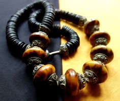 An opulent long necklace with vintage marbled brown-yellow bakelite beads.Art deco-ca:1930.Silver plated metal beads are handmade in Marocco.Black bakelite -heishi are made for trade in Nigeria. Size of bakelite beads : 19 mm x 30 mm Length : 80 cm or 31,49 inch Weight : 215 gram Brown Bakelite Jewelry As A Gift, Brown Bakelite Jewelry Gift, Handmade Round Bakelite Jewelry, Bakelite Necklace, Beads Art, Vintage Bakelite, Metal Beads, Long Necklace, Necklace Etsy