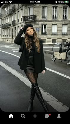 Little Black Skirt, Leather Skirt Outfit, Pose Fotografi, Europe Outfits, Rock Outfit, Miniskirt Outfits, Paris Outfits, Looks Black, Trendy Fall Outfits