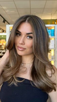 2023 Top Hair Colors, Brown Hair Colors Brown Skin, Brown Skin Hair Color Ideas Highlights, Cool Tone Brunette Hair Color, Balayage For Brown Skin, Hair Color Ideas For Spring 2023, Hair Inspiration Color Brown, Balayage Hair For Brown Skin, Spring Hair Color Ideas For Brunettes 2023