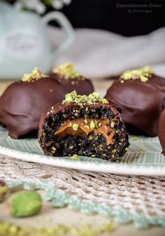 Trufas de chocolate, pistachos y rellenas de dulce de leche | Especialmente Dulce Oreo, Muffins