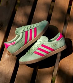 Glow Green, Football Casuals, Look Adidas, Dr Shoes, Green Sneakers, Crazy Shoes