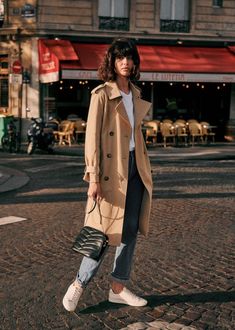 Scott Trench Coat - Camel - Organic Cotton - Sézane Trent Coat, Trenchcoat Outfit, Fall Fashion Coats, Style Parisienne, Walking Down The Street, Tokyo Street Fashion, Trench Coat Outfit, Classic Trench Coat