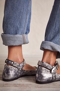 Metallic Flats Outfit, Dress Up Shoes, Low Heel Flats, Chic Flats, Metallic Flats, Flats Outfit, Shoe Inspo, All About Shoes, Mary Jane Flats